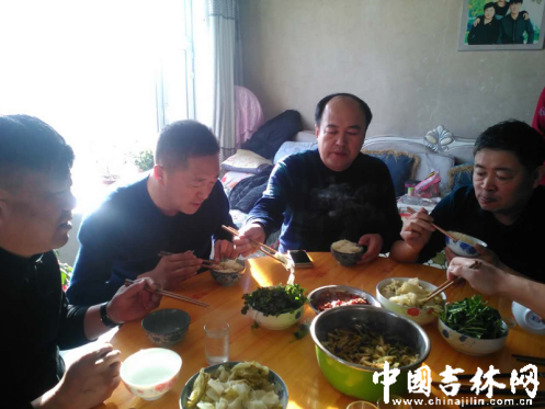 公安局驻村工作队吃百家饭